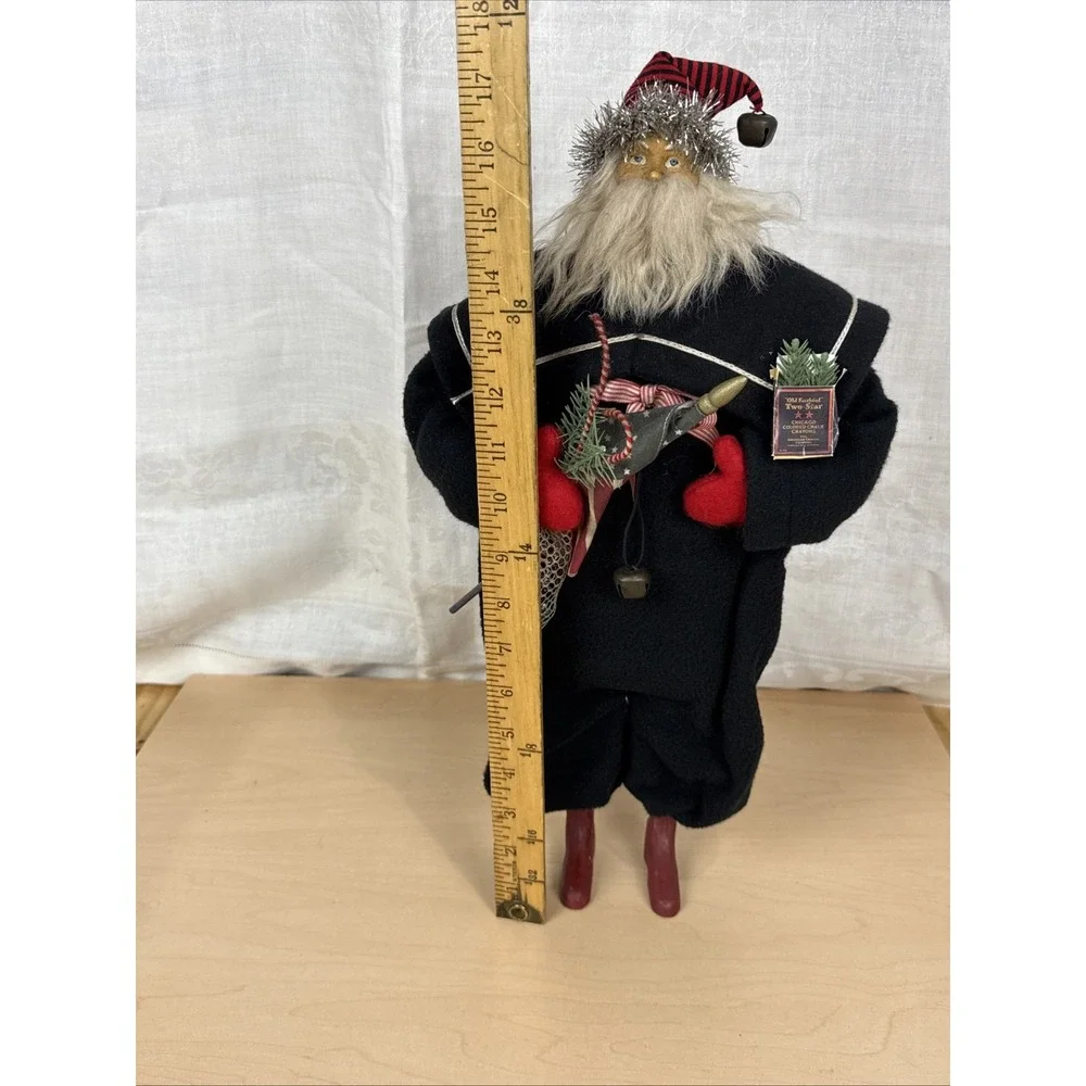 Americana Old World‎ Santa Figure